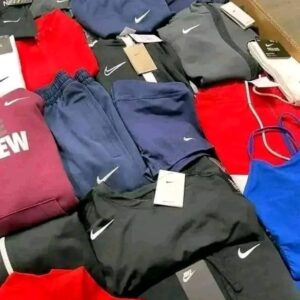 Nike clothes available 300 pieces in a Pallet